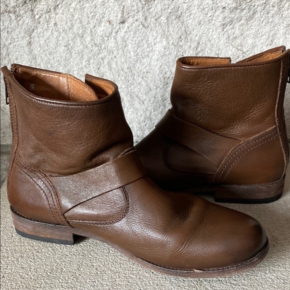 FRYE Women's Tyler Engineer Ankle Boots Cognac Leather Size 9B - Picture 1 of 9